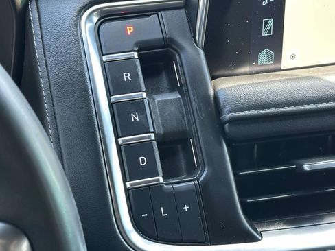 Used 2022 Chevrolet Tahoe Z71 w/ Luxury Package AWD/4WD image 13