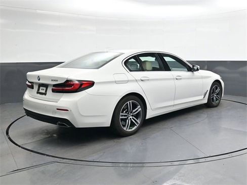 Used 2023 BMW 530i w/ Convenience Package image 4