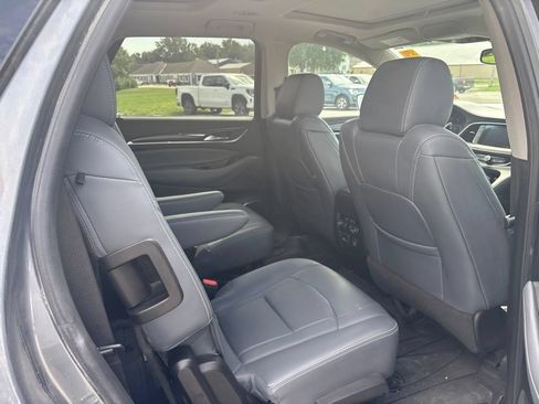 Used 2020 Buick Enclave Premium w/ Sun and Sites Package FWD image 12