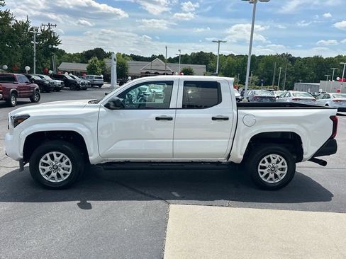 Used 2024 Toyota Tacoma SR AWD/4WD image 2