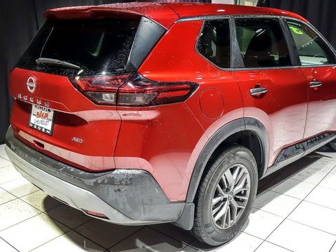 Used 2023 Nissan Rogue S image 11