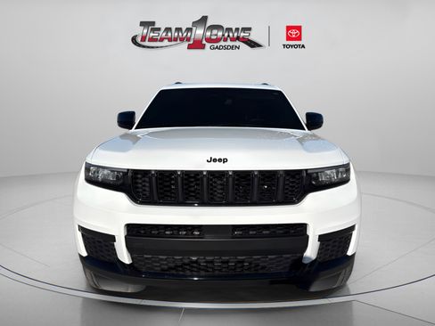 Used 2024 Jeep Grand Cherokee L Laredo image 2