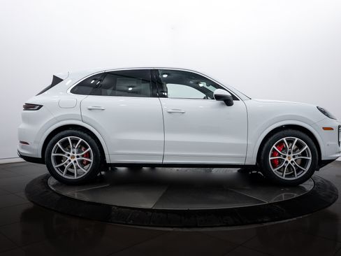 New 2026 Porsche Cayenne S image 8