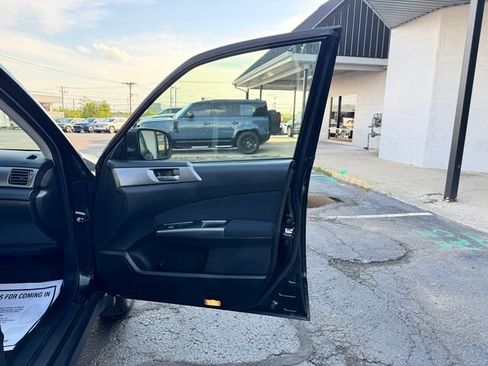 Used 2011 Subaru Forester 2.5X Limited AWD/4WD image 45
