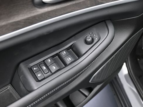 New 2026 Jeep Grand Cherokee Limited AWD/4WD image 17