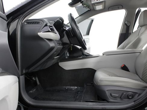 Used 2021 Toyota Camry SE FWD image 15
