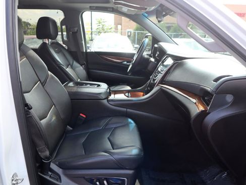 Used 2016 Cadillac Escalade Luxury AWD/4WD image 9