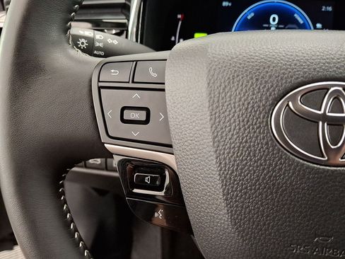 Certified 2025 Toyota Camry SE FWD image 9