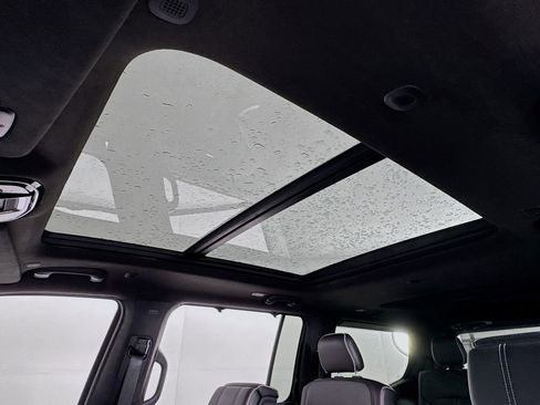 Used 2023 Jeep Grand Wagoneer Series II image 23