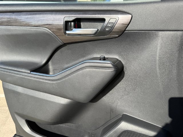 Used 2023 Toyota Highlander Platinum FWD image 19