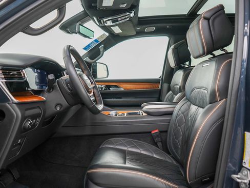 Used 2024 Jeep Grand Wagoneer L Series III image 23