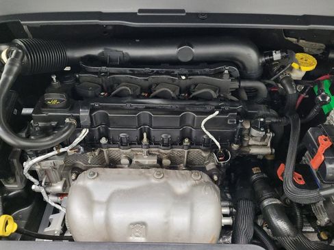 Used 2018 Jeep Compass Latitude w/ Popular Equipment Group FWD image 30