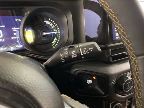 Used 2024 Jeep Wrangler Sahara image 22