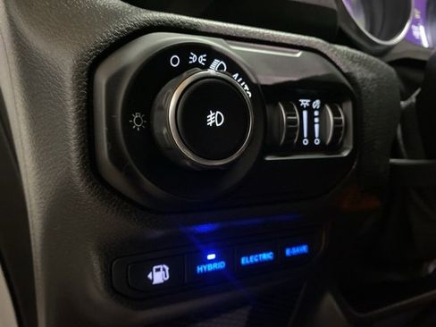 Used 2021 Jeep Wrangler Unlimited Sahara w/ Cold Weather Group image 31