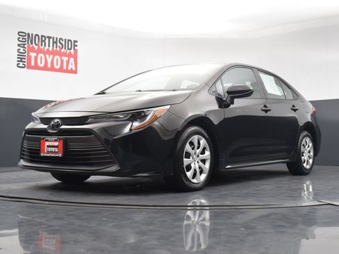 Used 2025 Toyota Corolla LE FWD image 30
