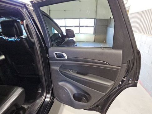 Used 2019 Jeep Grand Cherokee Altitude image 21