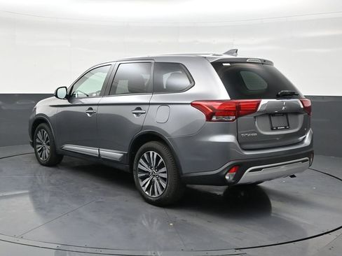 Used 2020 Mitsubishi Outlander SE image 3