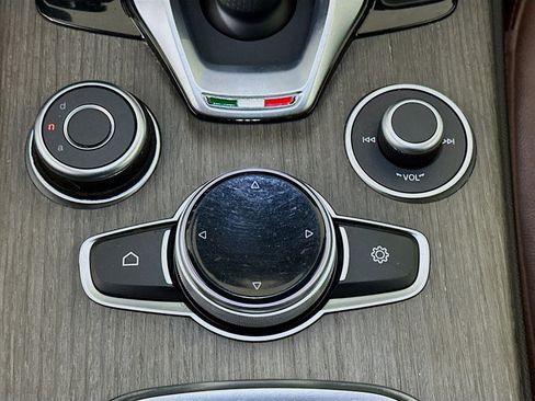 Used 2022 Alfa Romeo Stelvio Ti image 26