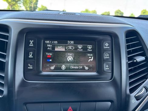 Used 2014 Jeep Cherokee Latitude w/ Cold Weather Group AWD/4WD image 32