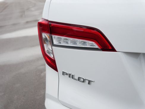 Certified 2022 Honda Pilot Touring image 17