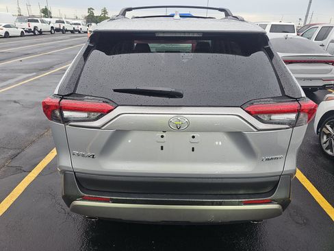 Used 2022 Toyota RAV4 Limited FWD image 4