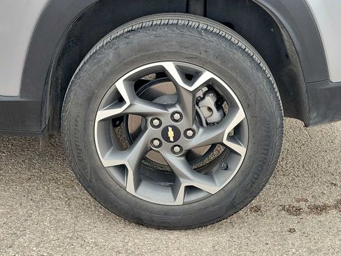 Used 2025 Chevrolet Trax LT FWD image 12