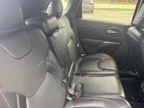Used 2021 Jeep Cherokee Limited w/ Elite Package FWD image 25