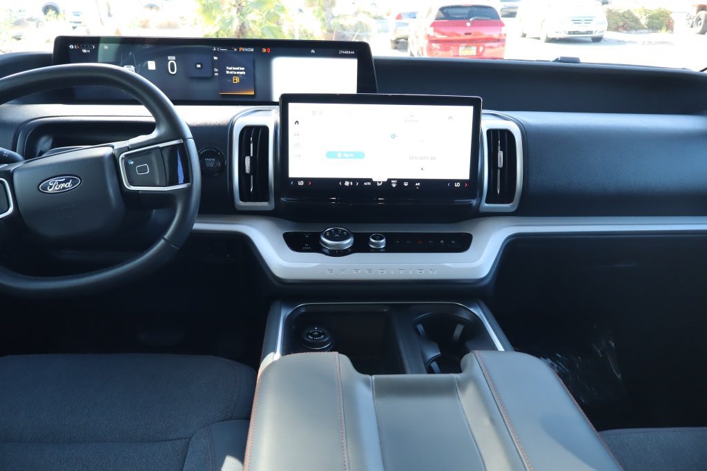 Used 2025 Ford Expedition Active AWD/4WD image 30