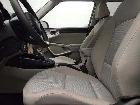Used 2025 Kia Soul LX w/ LX Technology Package image 17