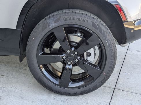 New 2026 Land Rover Defender 110 X-Dynamic SE image 19