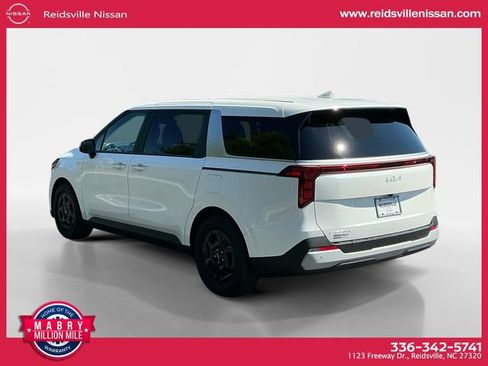 Used 2025 Kia Carnival FWD image 4