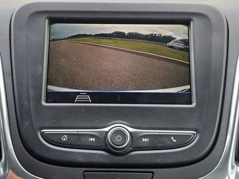 Used 2019 Chevrolet Equinox LS FWD image 22