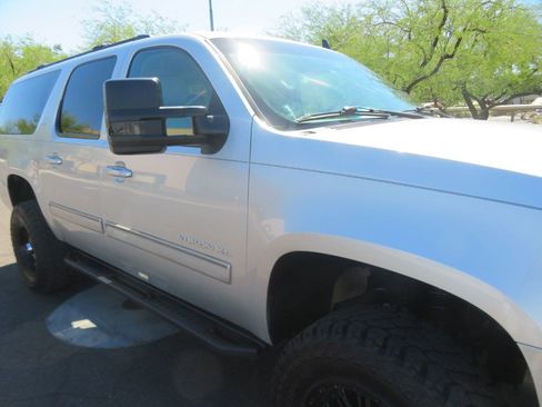 Used 2010 GMC Yukon XL SLT w/ SLT-2 Equipment Package image 9