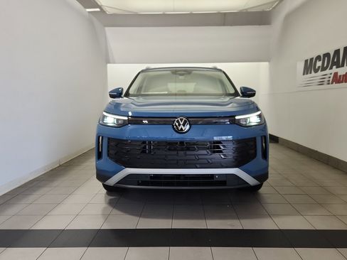 New 2026 Volkswagen Tiguan SE FWD image 3