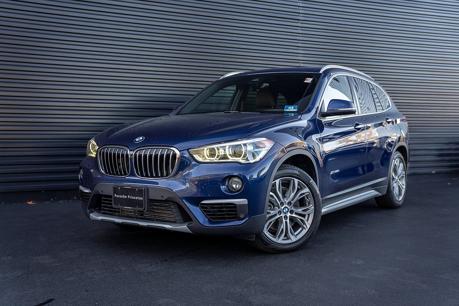 Used 2017 BMW X1 xDrive28i AWD/4WD image 1