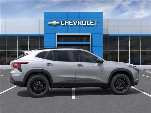 New 2026 Chevrolet Trax LT w/ Driver Confidence Package FWD image 5