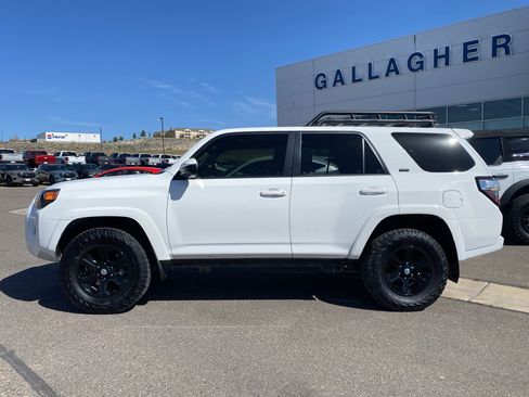 Used 2022 Toyota 4Runner SR5 w/ Wilderness Package (TMS) AWD/4WD image 17