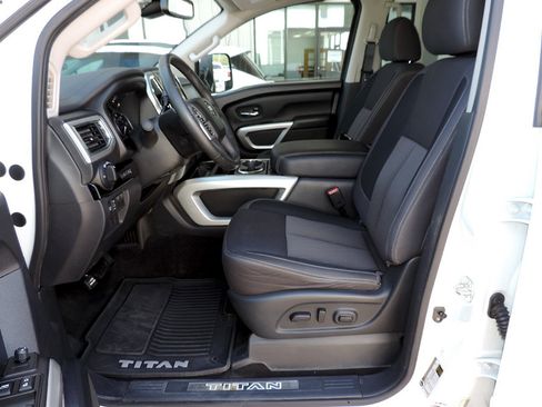 Used 2020 Nissan Titan SV w/ SV Convenience Package RWD image 13