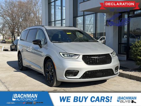 New 2026 Chrysler Pacifica Limited w/ S Appearance Package FWD image 1