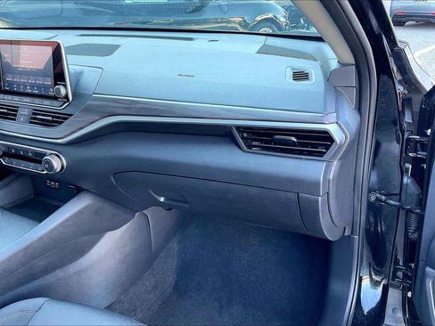 Used 2025 Nissan Altima 2.5 SV FWD image 15