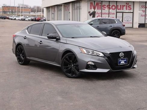 Used 2022 Nissan Altima 2.5 SR w/ Midnight Edition Package image 2