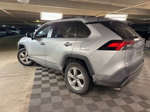 Used 2020 Toyota RAV4 Limited image 5