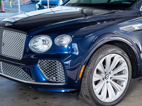 Used 2021 Bentley Bentayga image 12