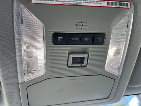 Used 2022 Toyota RAV4 LE image 28