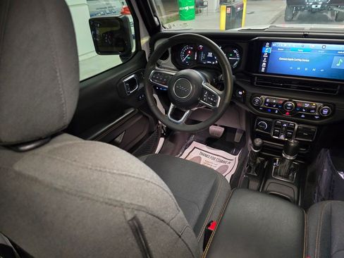 Used 2024 Jeep Wrangler Unlimited Sahara AWD/4WD image 36