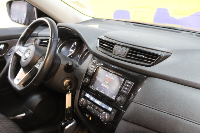 Used 2020 Nissan Rogue S AWD/4WD image 10