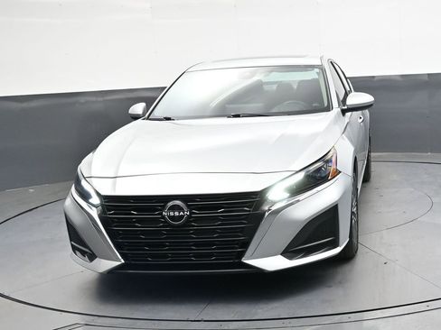 Used 2023 Nissan Altima 2.5 SV w/ SV Premium Package FWD image 14