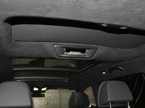 Used 2024 BMW X7 xDrive40i w/ Climate Comfort Package image 20