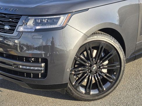 New 2025 Land Rover Range Rover SE image 6