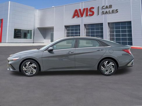 Used 2025 Hyundai Elantra SEL FWD image 10